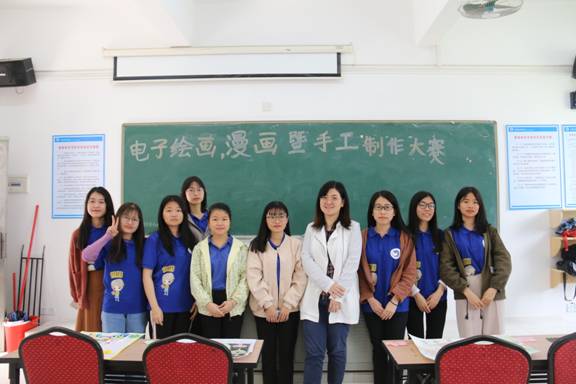 廖悦诗老师与工作人员合照